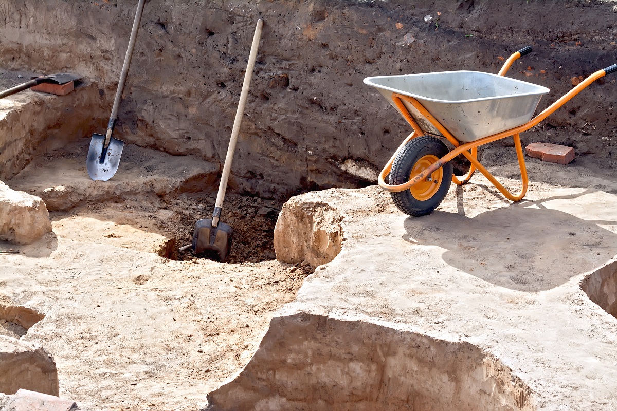 tools-at-the-site-archaeological-excavations