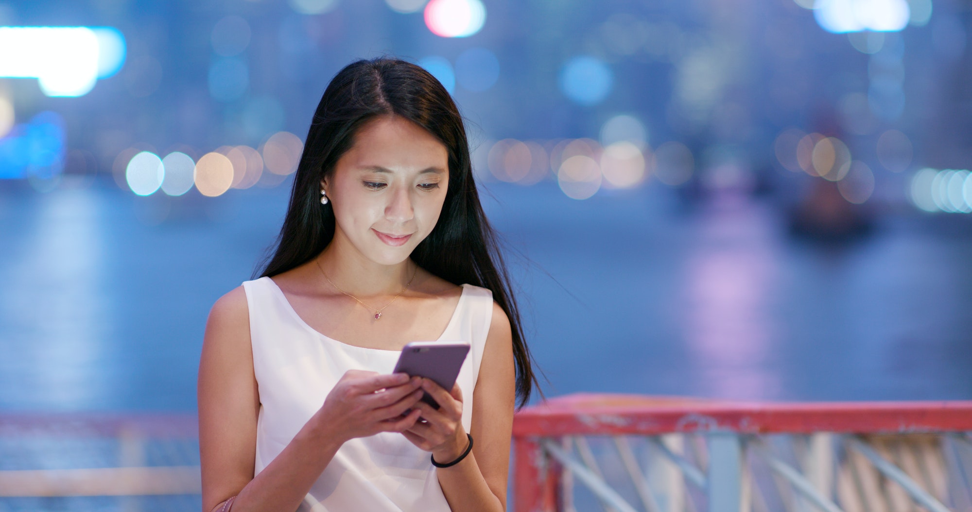 woman-use-of-mobile-phone-online-at-night-jpg