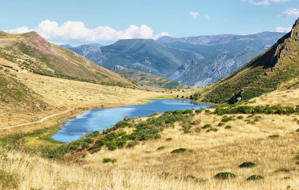 views-of-lake-of-babia-in-castile-and-leon-spain