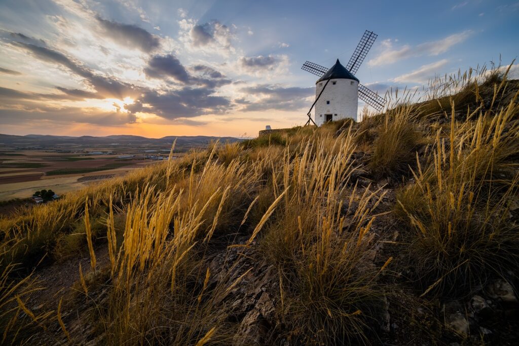 windmills-at-sunset-in-consuegra-castile-la-mancha-spain