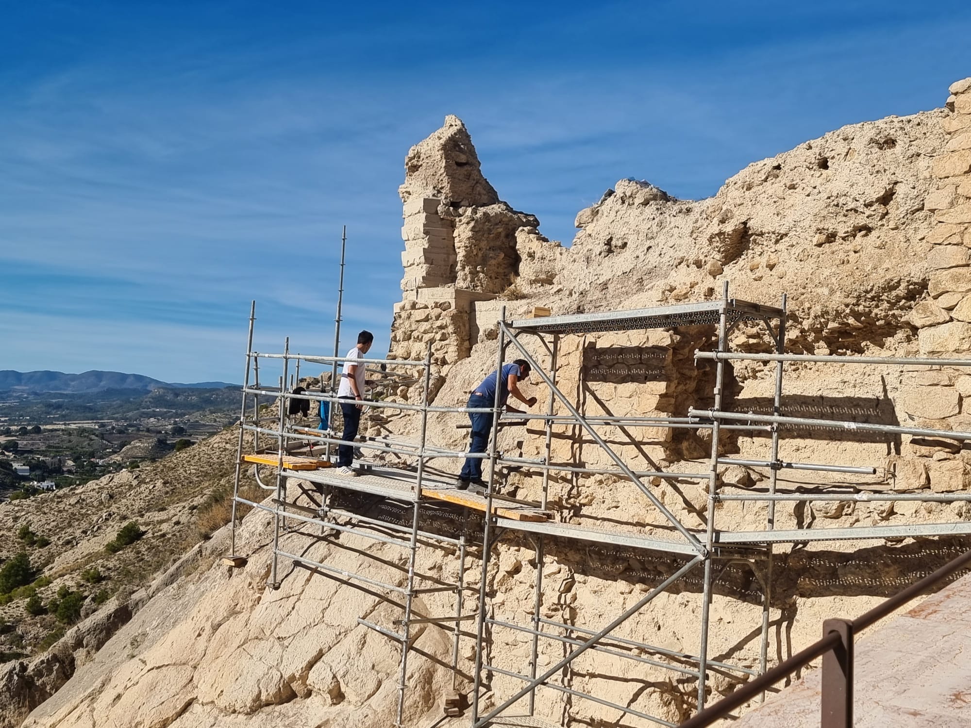 excavacion-arqueologica-en-las-obras-de-conservacion-de-la-alcazaba-del-castillo-de-mula