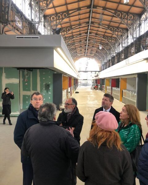 foto-de-ballesta-con-el-presidente-de-mercasa-en-un-mercado-de-zaragoza