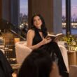 Dua Lipa participando en un encuentro literario durante el London Literature Festival